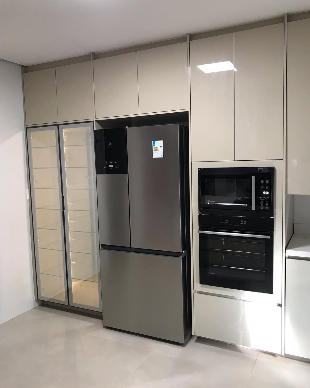 Cozinha Create com marcenaria clara